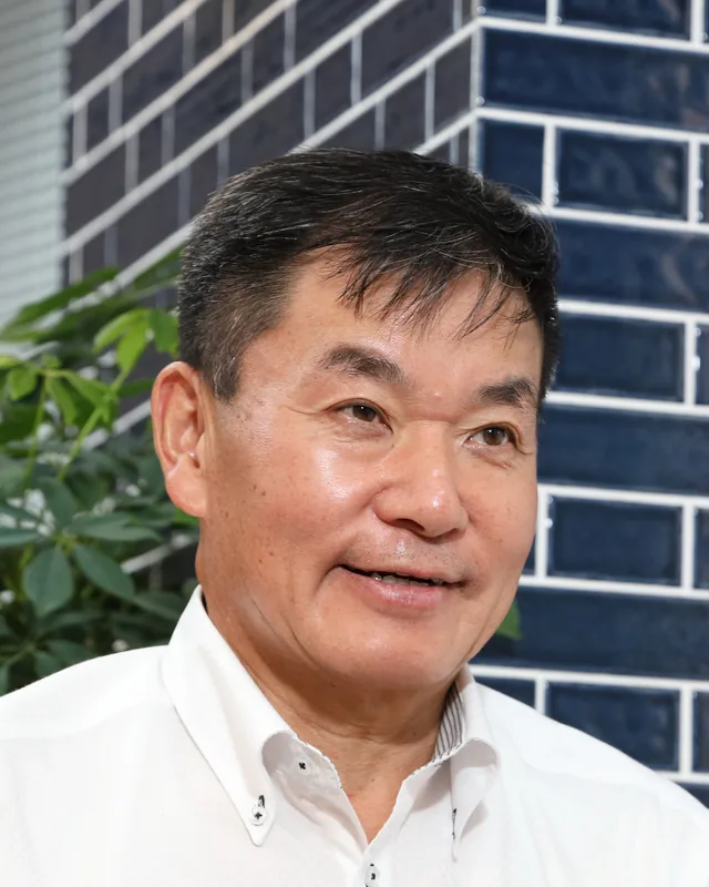 月刊『経済界』の取材に応じる岩村公史